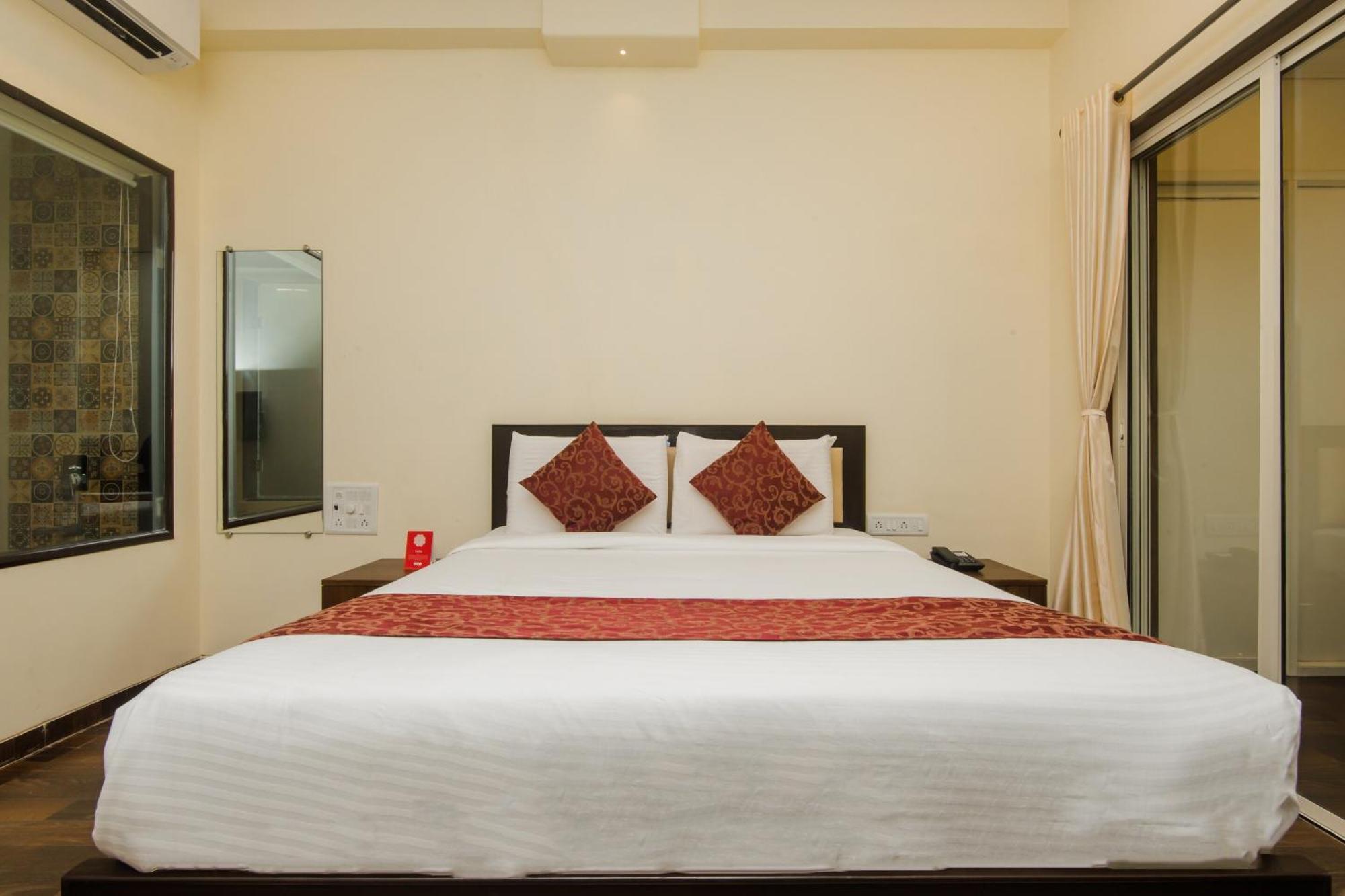 Super Hotel O Divine Residency Near Phoenix Marketcity Мумбай Екстериор снимка