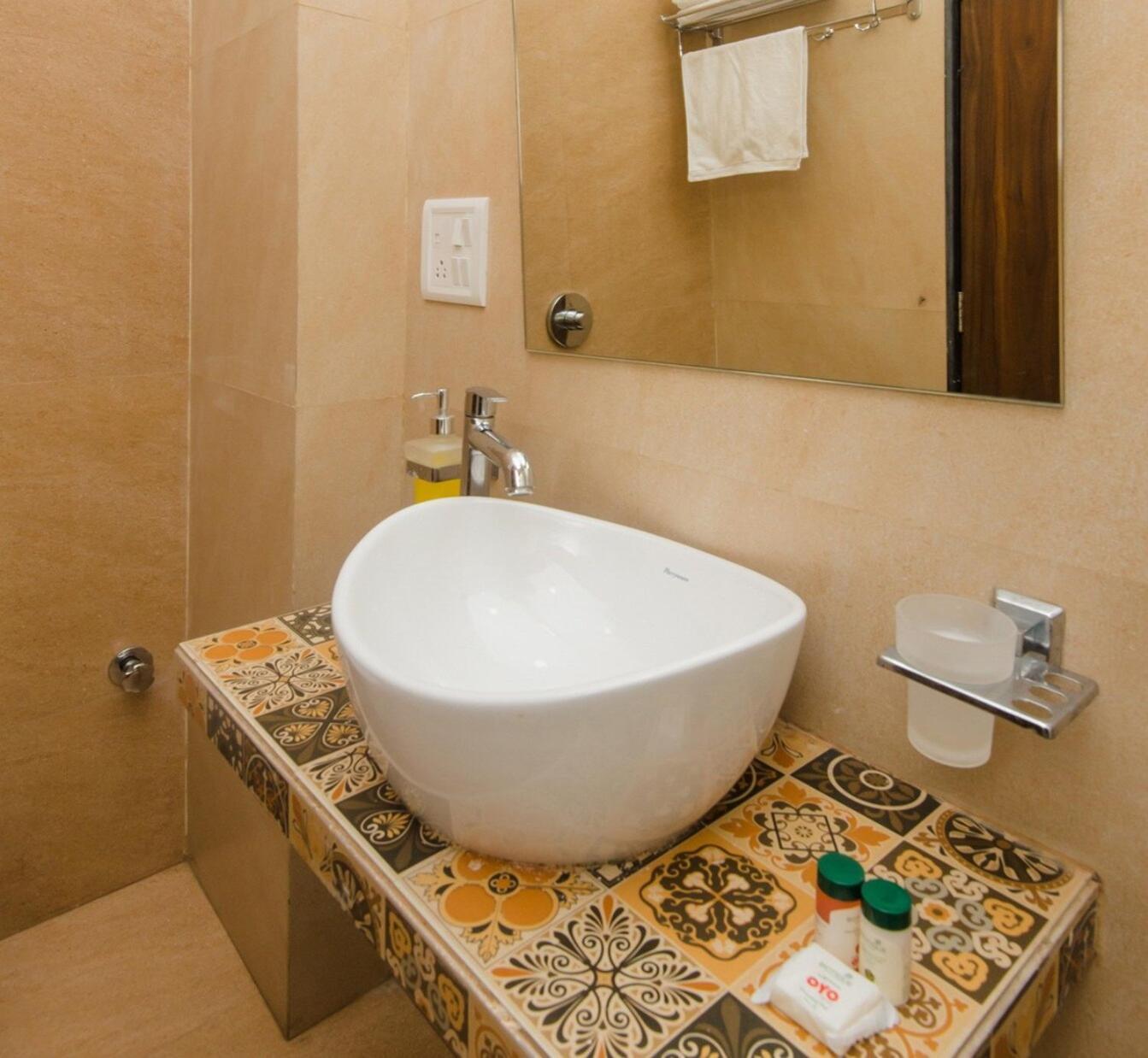 Super Hotel O Divine Residency Near Phoenix Marketcity Мумбай Екстериор снимка