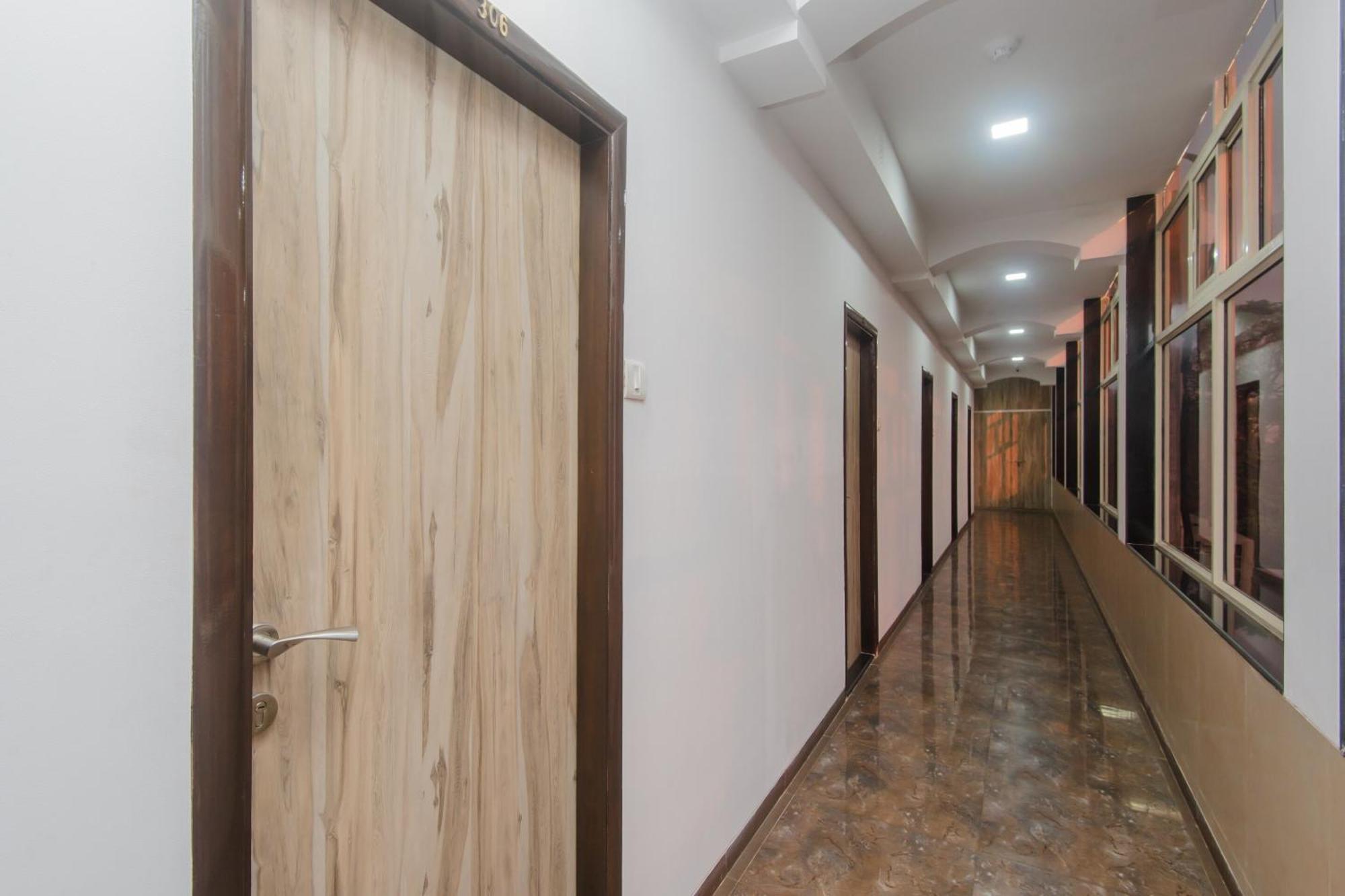 Super Hotel O Divine Residency Near Phoenix Marketcity Мумбай Екстериор снимка