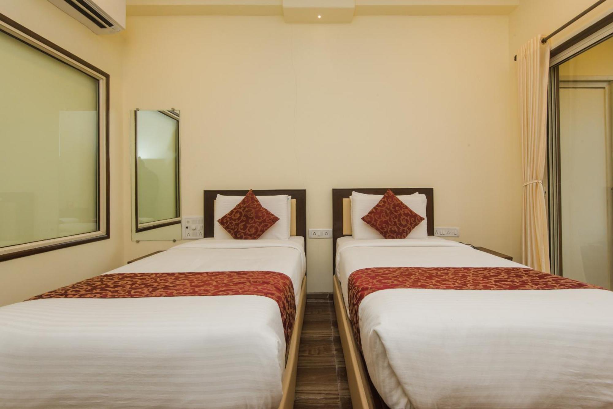 Super Hotel O Divine Residency Near Phoenix Marketcity Мумбай Екстериор снимка