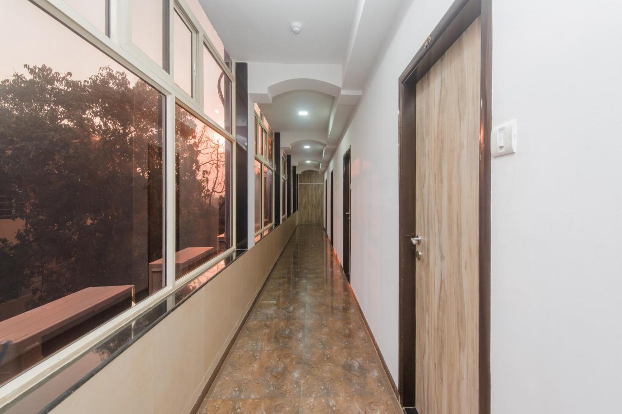 Super Hotel O Divine Residency Near Phoenix Marketcity Мумбай Екстериор снимка